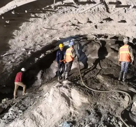 兴宁拱顶带模注浆料的施工流程及注意事项